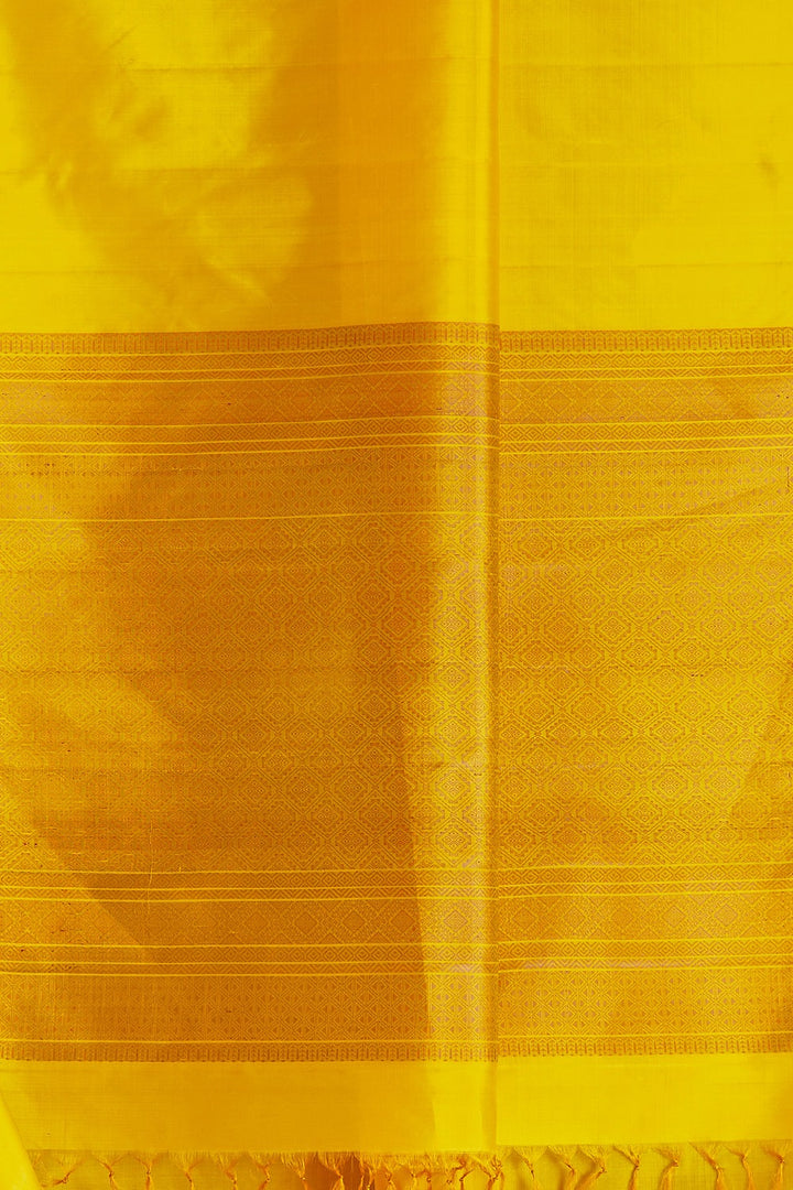 Sarong Pallu Yellow